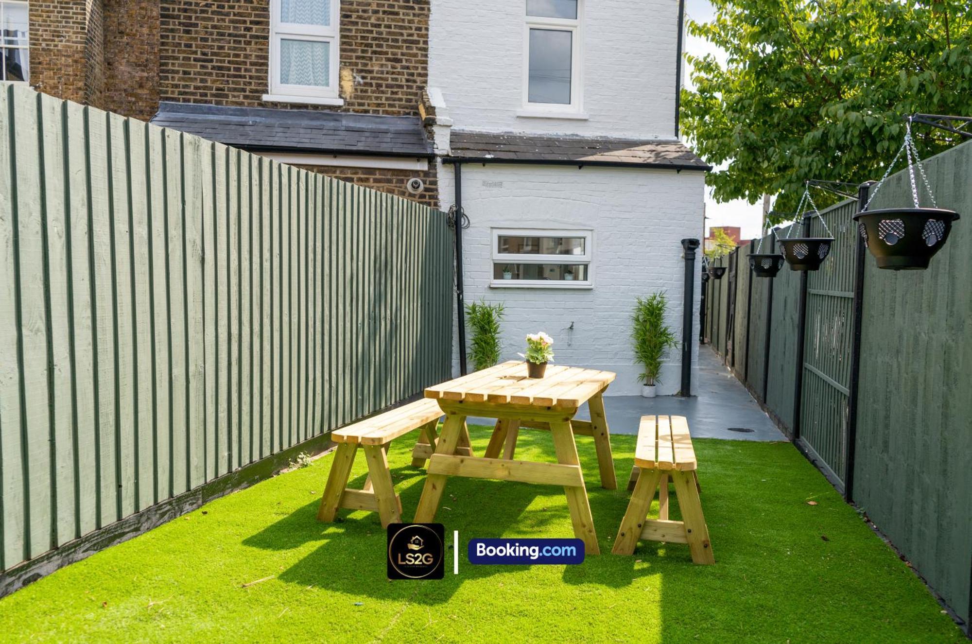 Stunning House By Ls2G Short Lets & Serviced Accommodation Greater London With Free Wifi Exterior foto